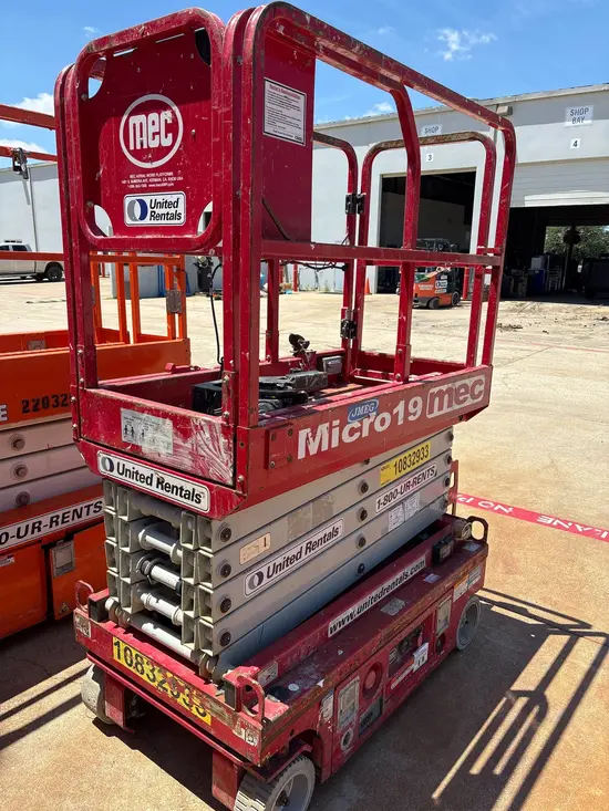2018 MEC MICRO 19 Scissor Lift