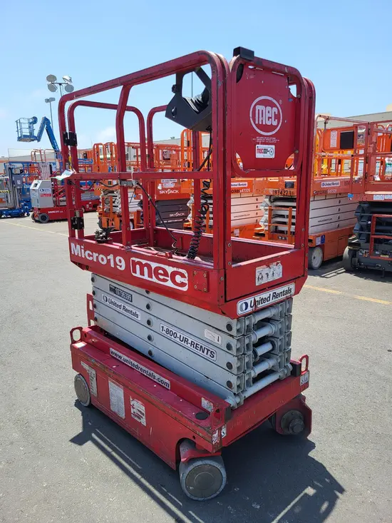 2018 MEC MICRO 19 Scissor Lift