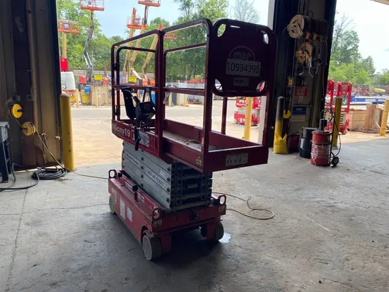 2019 MEC MICRO 19 Scissor Lift