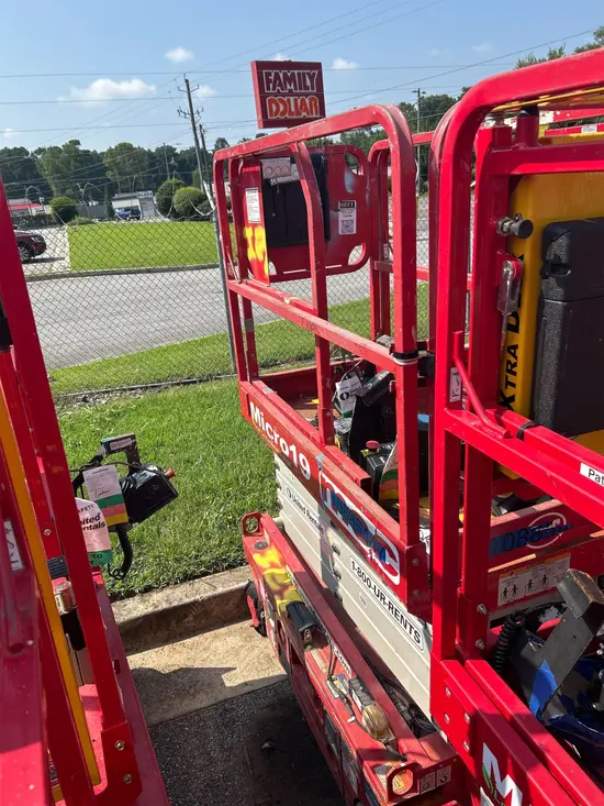 2019 MEC MICRO 19 Scissor Lift