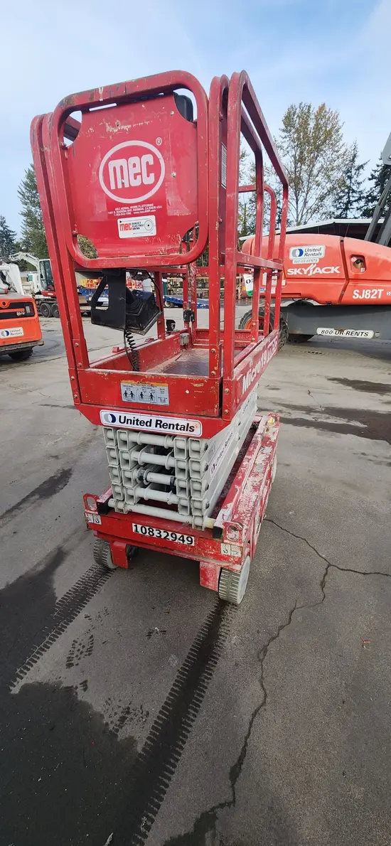 2018 MEC MICRO 19 Scissor Lift