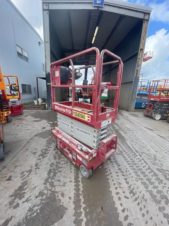2018 MEC MICRO 19 Scissor Lift