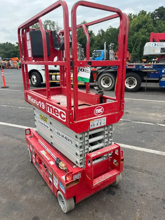 2019 MEC MICRO 19 Scissor Lift