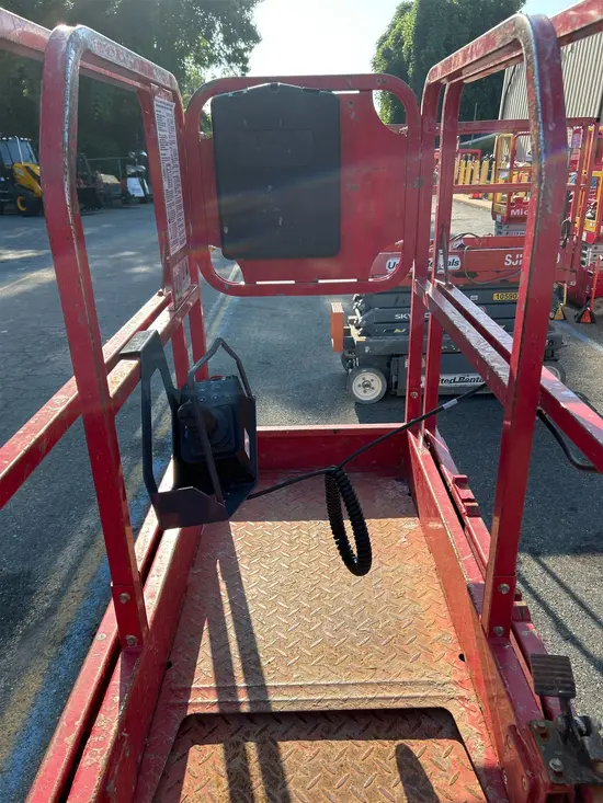 2019 MEC MICRO 19 Scissor Lift
