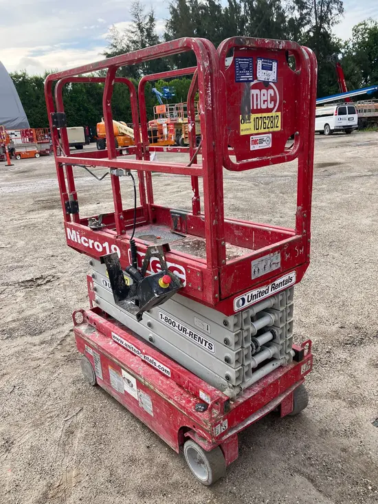 2018 MEC MICRO 19 Scissor Lift