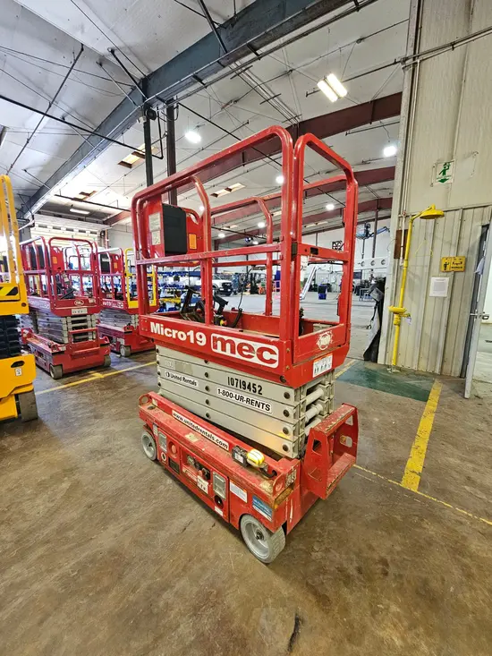 2018 MEC MICRO 19 Scissor Lift