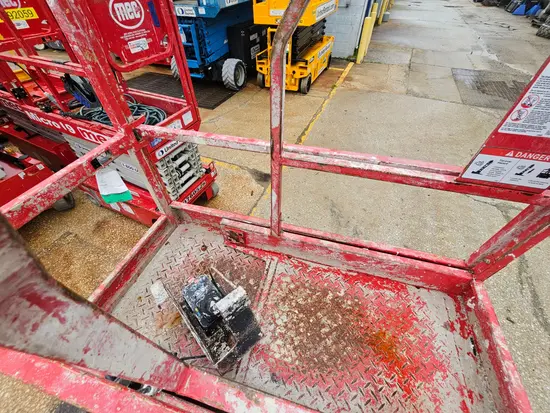 2019 MEC MICRO 19 Scissor Lift