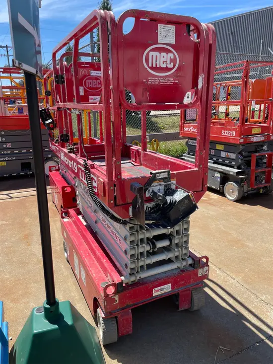 2018 MEC MICRO 19 Scissor Lift