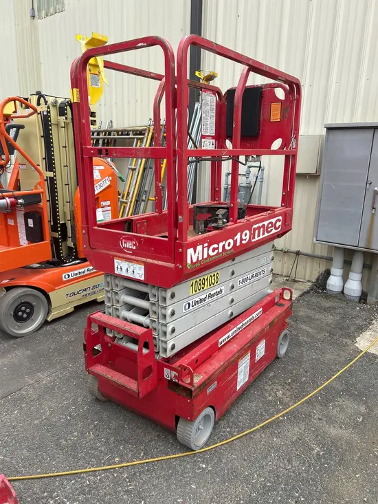 2019 MEC MICRO 19 Scissor Lift