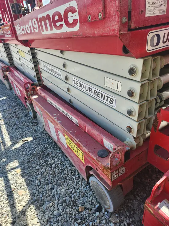 2018 MEC MICRO 19 Scissor Lift