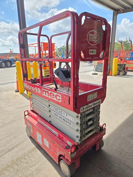 2019 MEC MICRO 19 Scissor Lift