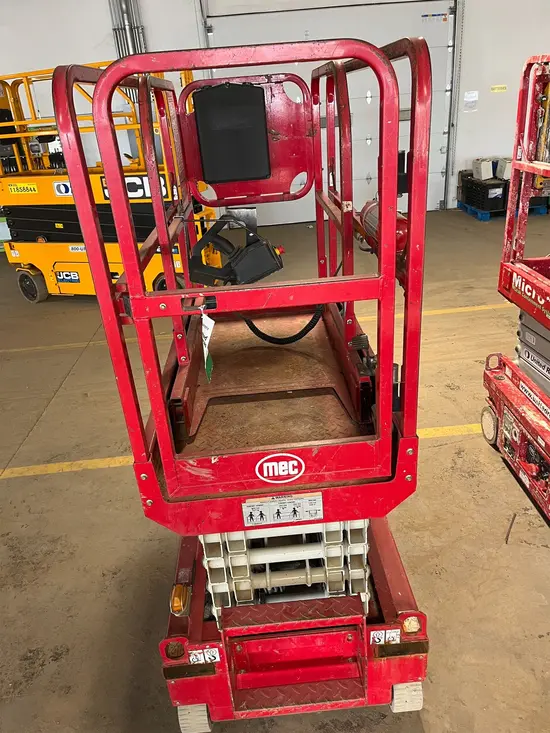 2018 MEC MICRO 19 Scissor Lift