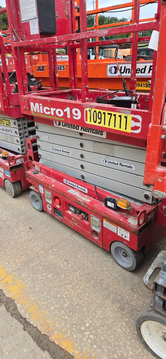 2019 MEC MICRO 19 Scissor Lift