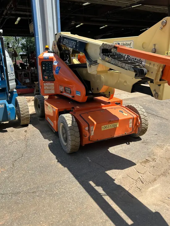 2017 JLG E400AJPN Articulating Boom Lift
