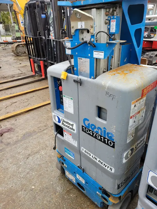 2016 Genie GR-12 Self-Propelled One-Person Lift