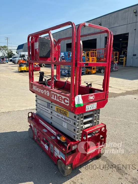 2018 MEC MICRO 19 Scissor Lift