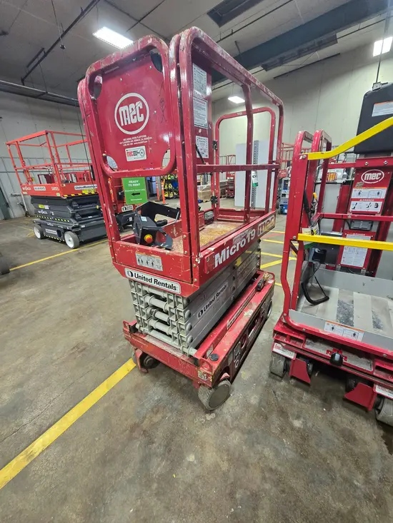 2018 MEC MICRO 19 Scissor Lift