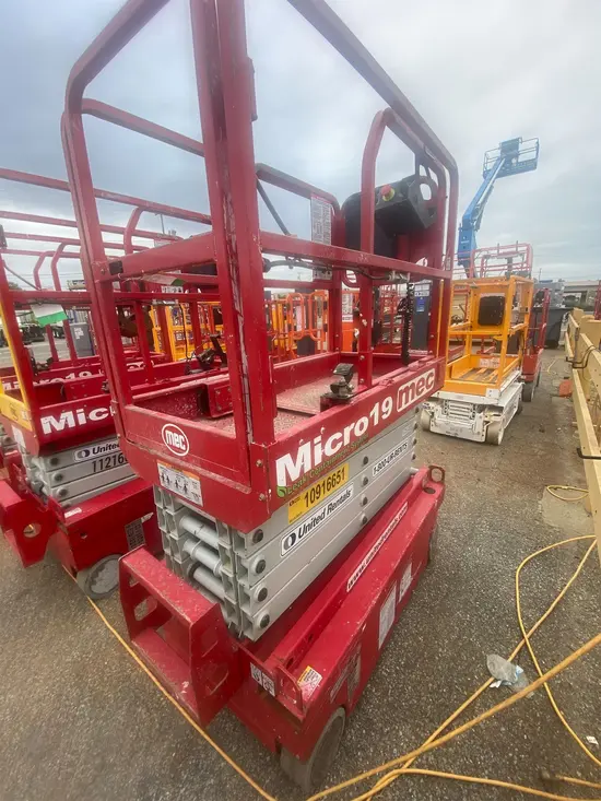 2019 MEC MICRO 19 Scissor Lift