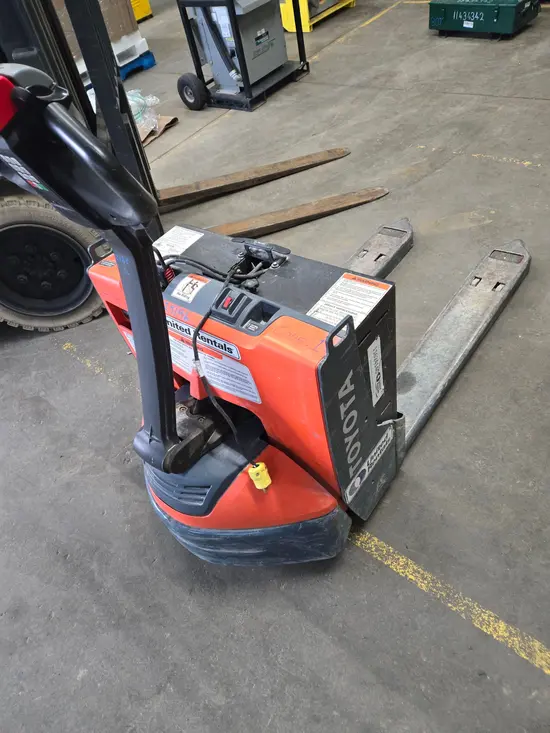 2023 Toyota 8HBW23 Jack