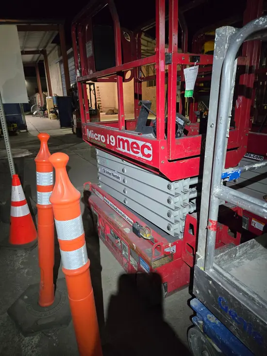 2019 MEC MICRO 19 Scissor Lift
