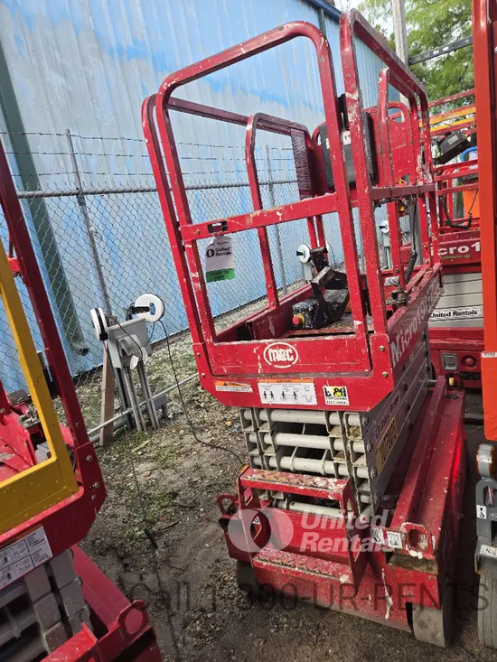 2018 MEC MICRO 19 Scissor Lift