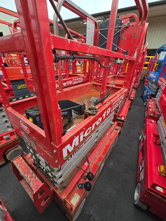 2019 MEC MICRO 19 Scissor Lift