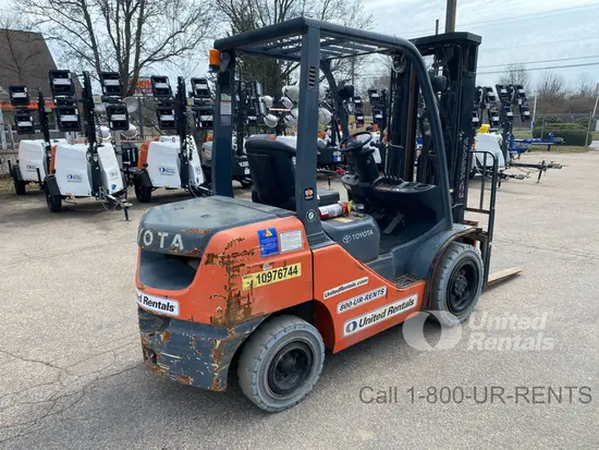 2019 Toyota 8FDU30 Warehouse Forklift