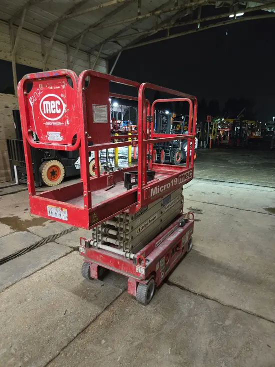 2019 MEC MICRO 19 Scissor Lift