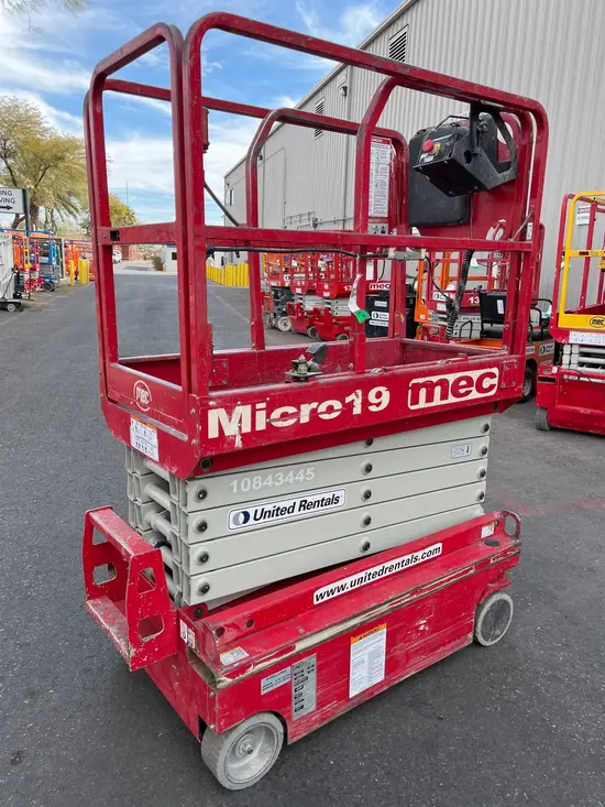 2018 MEC MICRO 19 Scissor Lift