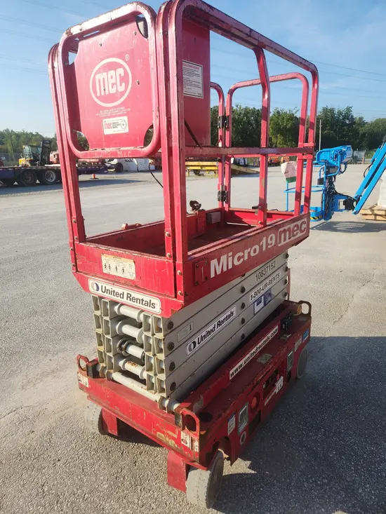 2018 MEC MICRO 19 Scissor Lift