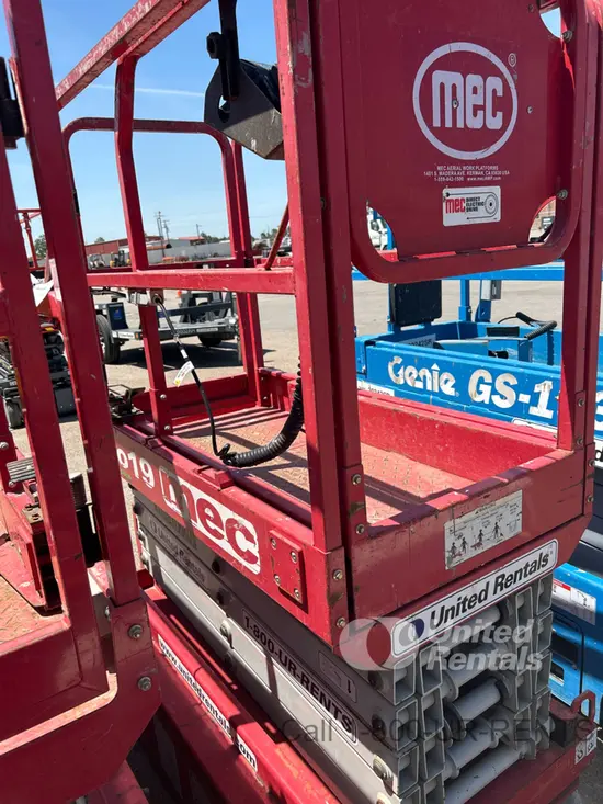 2019 MEC MICRO 19 Scissor Lift