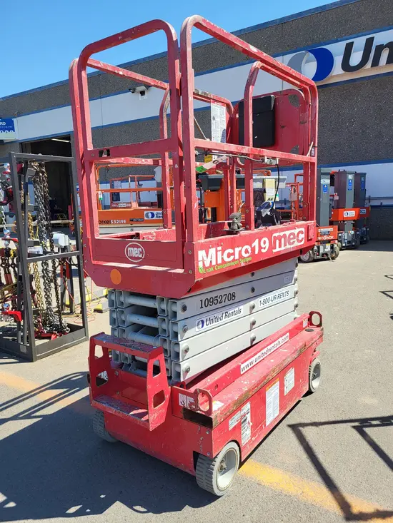 2019 MEC MICRO 19 Scissor Lift