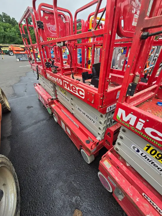 2019 MEC MICRO 19 Scissor Lift