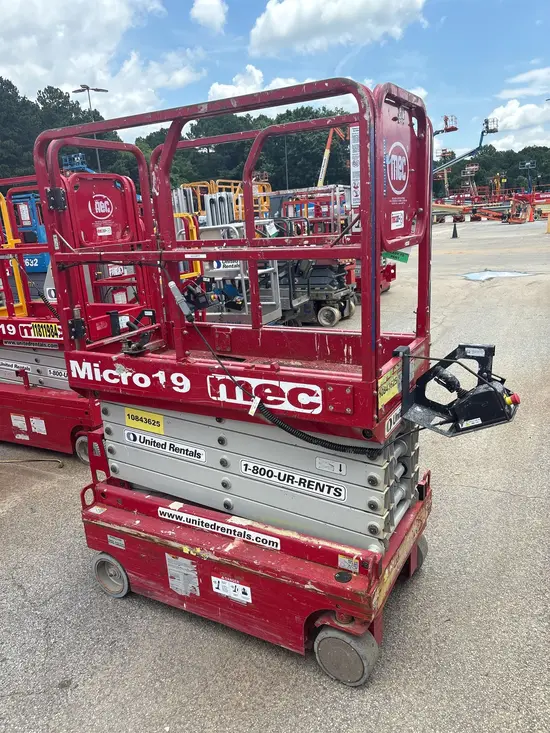 2018 MEC MICRO 19 Scissor Lift