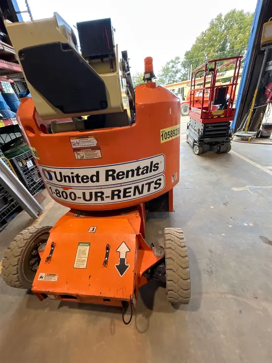 2017 JLG E400AJPN Articulating Boom Lift