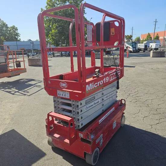 2019 MEC MICRO 19 Scissor Lift