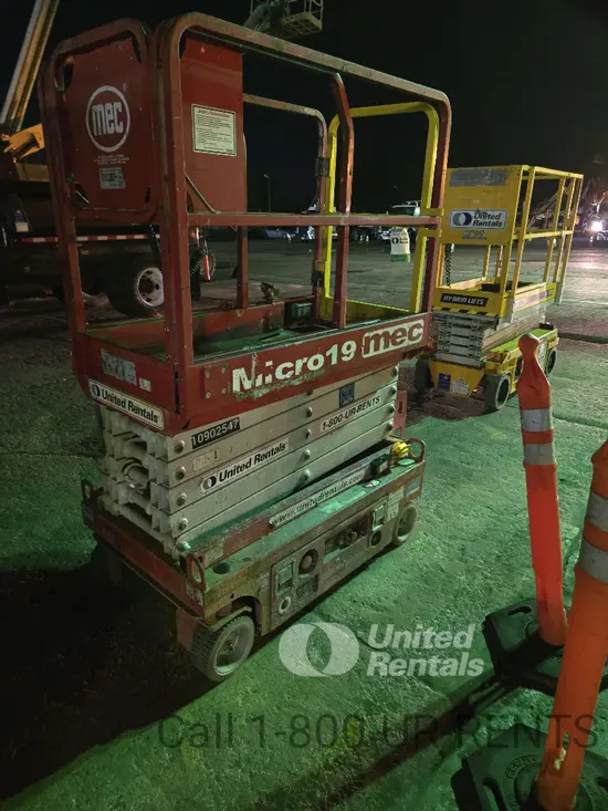 2019 MEC MICRO 19 Scissor Lift