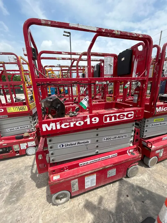 2018 MEC MICRO 19 Scissor Lift