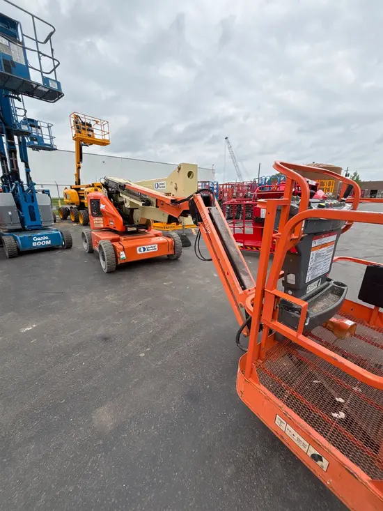 2013 JLG E450AJ Articulating Boom Lift