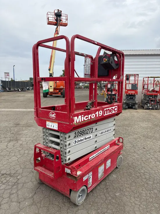 2019 MEC MICRO 19 Scissor Lift