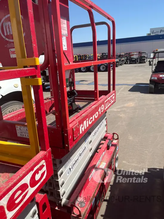 2018 MEC MICRO 19 Scissor Lift