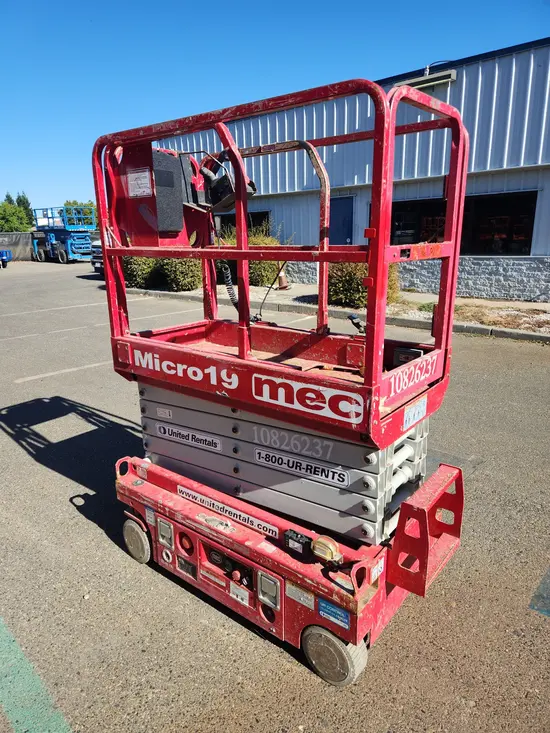 2018 MEC MICRO 19 Scissor Lift