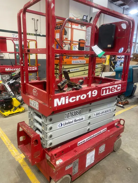 2018 MEC MICRO 19 Scissor Lift