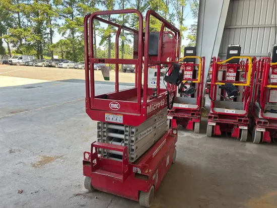 2019 MEC MICRO 19 Scissor Lift