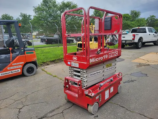 2019 MEC MICRO 19 Scissor Lift