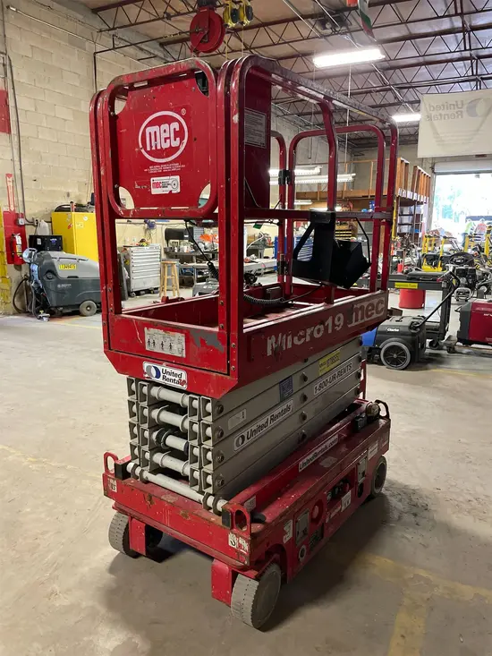 2018 MEC MICRO 19 Scissor Lift