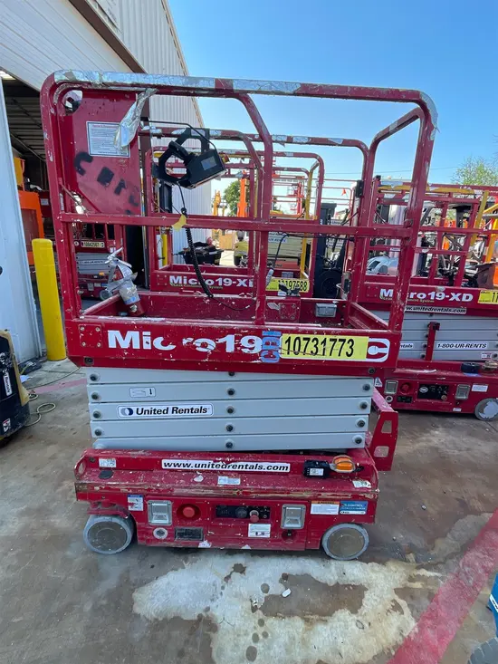 2018 MEC MICRO 19 Scissor Lift