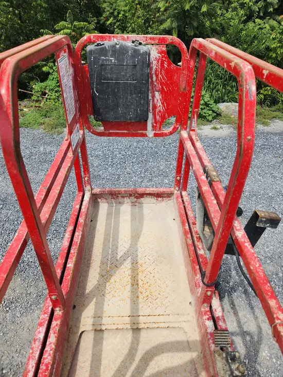 2019 MEC MICRO 19 Scissor Lift