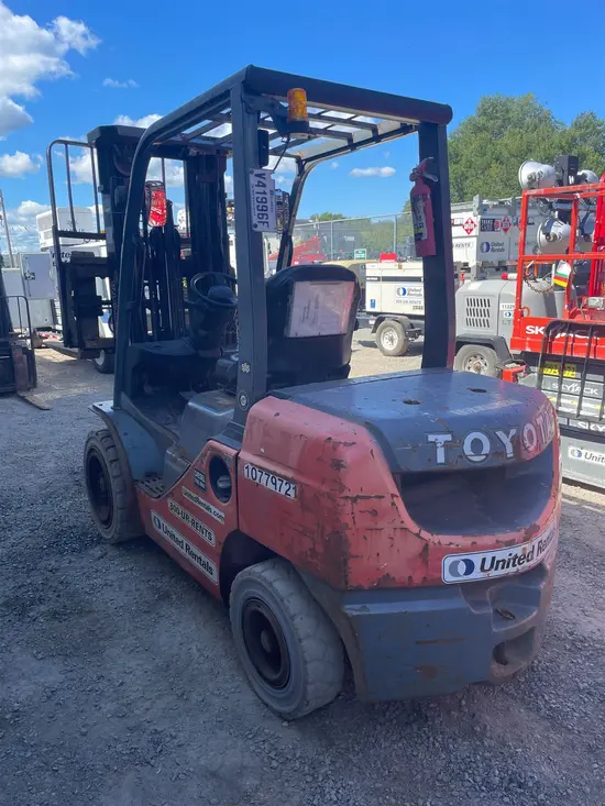 2018 Toyota 8FDU30 Warehouse Forklift