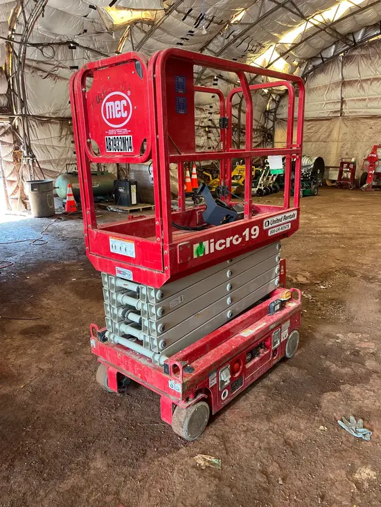 2019 MEC MICRO 19 Scissor Lift